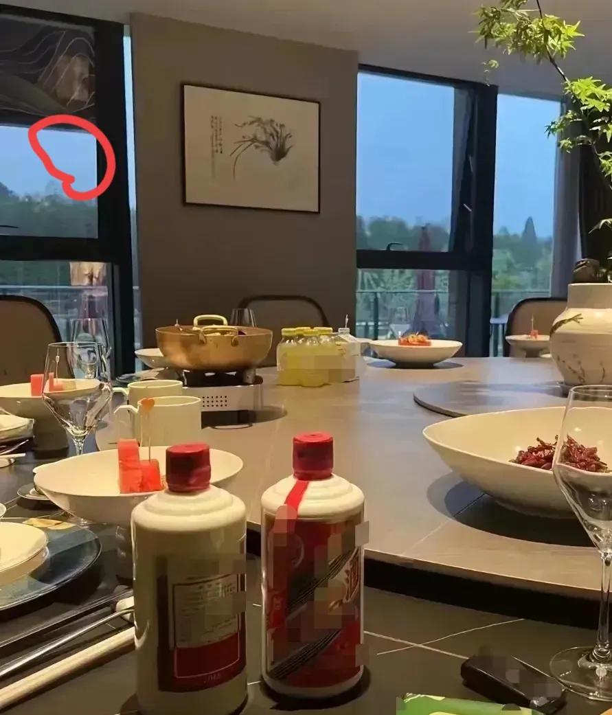 当年部队禁酒也有人提出异议，看看十年后的今天，史上最强的解放军，就知道没错。错的