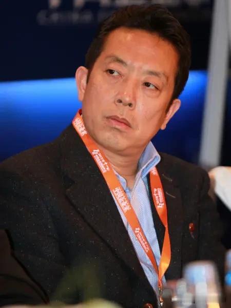 贾国龙说，到年底想要奖金，你就明说，你想要多少奖金？你自己上台说，我们下边一群人