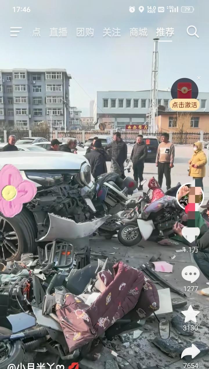 这波车技真的看懵了！刚刷到这车祸现场，直接给我看傻了！SUV车头撞得稀碎，