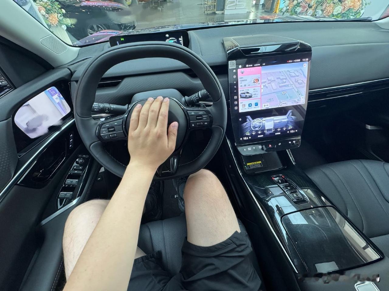 低端和性价比很卷，高端反而不卷1、看网约车这个行业，经常跑特惠车单的车，月流