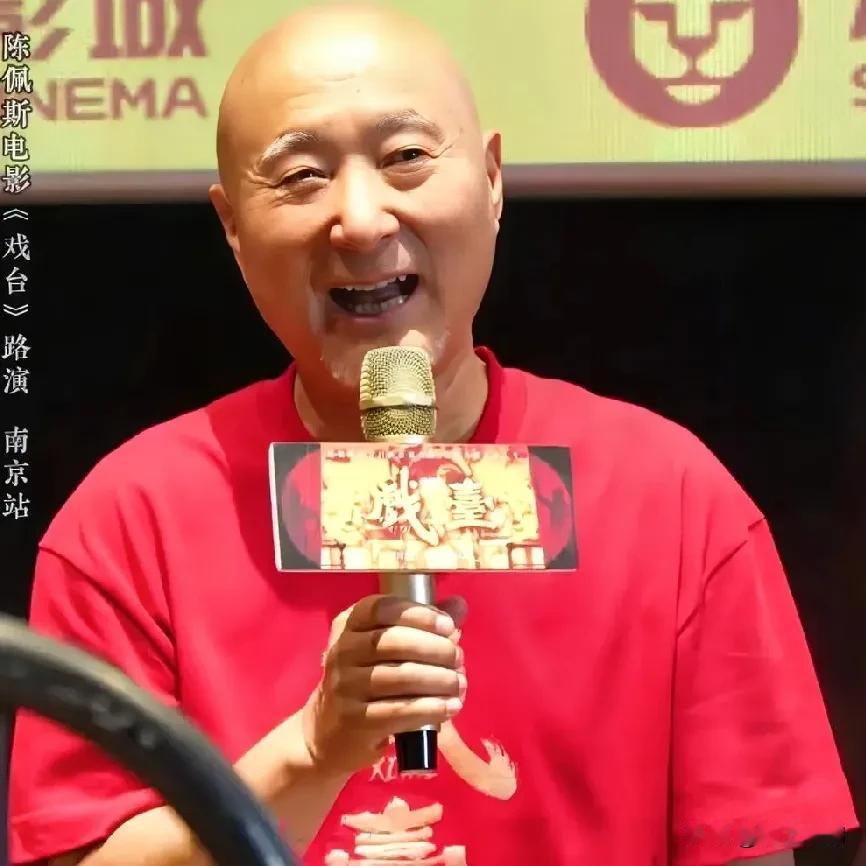央视新闻力挺陈佩斯的《戏台》央视电影频道记者釆访