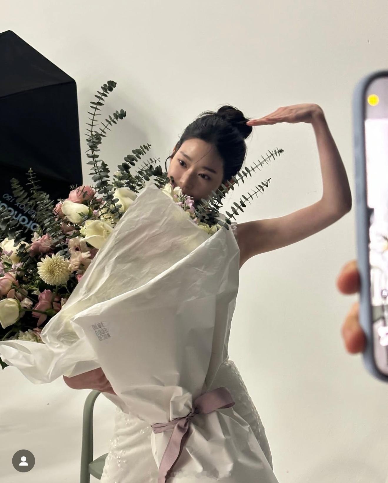 金珉周金珉周只要新戏爆了她的星途很顺啊很多人都看好她她也和裴秀智一个经纪公司