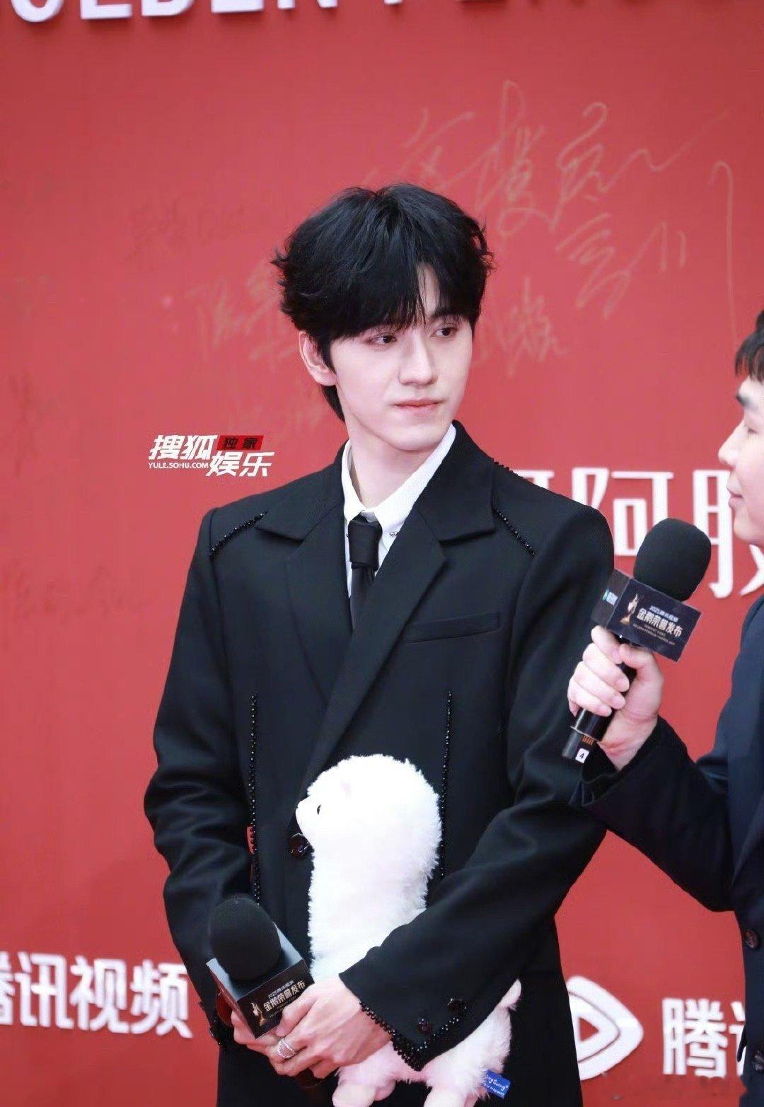 王弘毅、王玉雯、陈星旭今日红毯图谁的状态更好