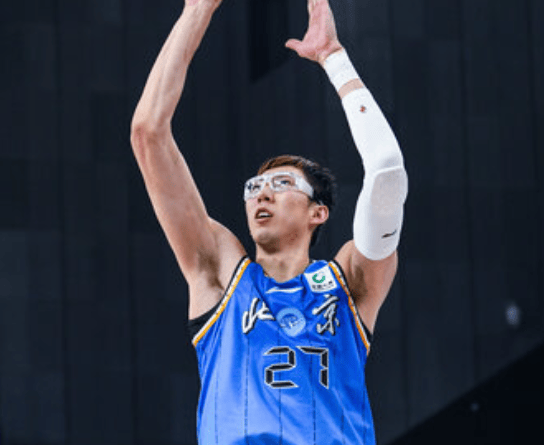 许利民: 周琦打四川前腰就有反应, 但我觉得打四川他必须上