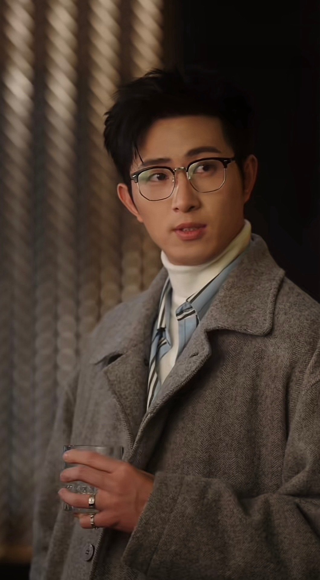 知京冬风雪夯爆了镜头下的雪景美到窒息，每一帧都是壁纸级别。配乐响起的那一刻，仿