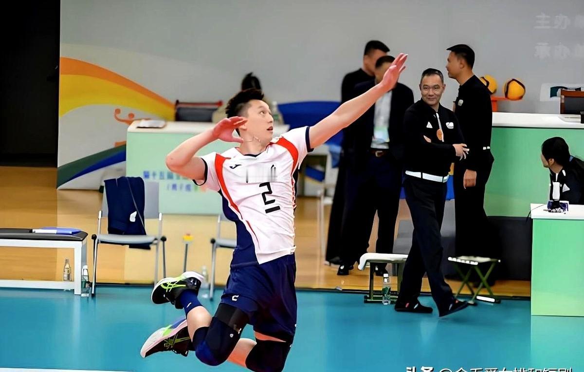 【第十五届全运会男排单项最佳-资格赛】最佳发球：俞元泰（江苏）。最佳得分：薛智