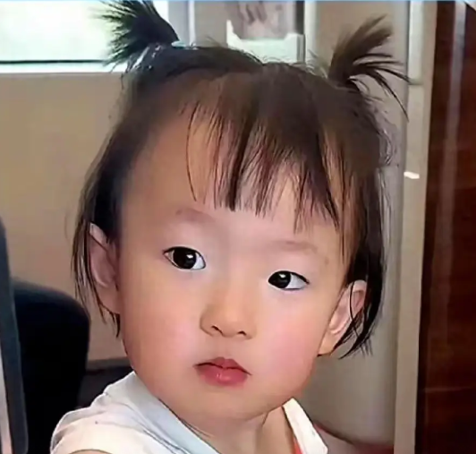 最近网传黄一鸣经济出现问题？我不太相信，前几天刚买了房子，怎么可能出现问题。视