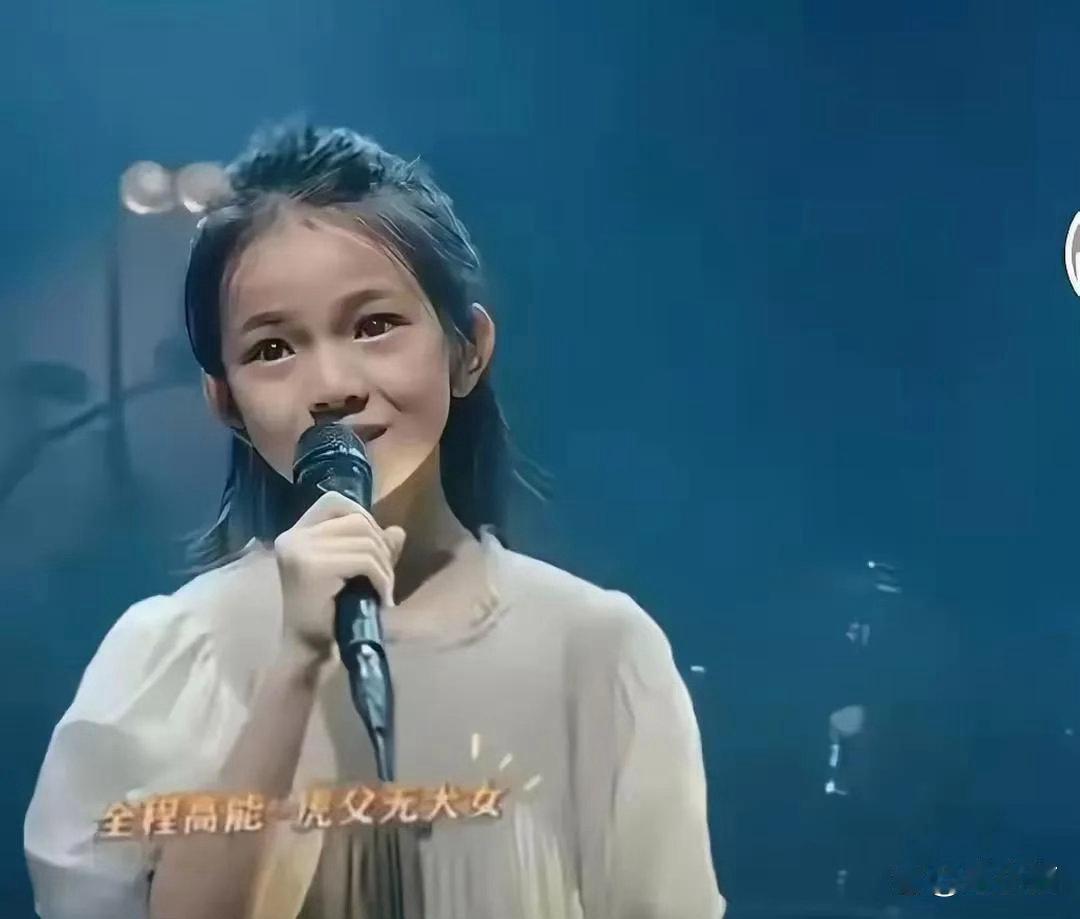 刘向蕙眉眼神态酷似父亲刘德华，自幼便自带亮眼气场。登台演唱从容大方不怯场，与生俱