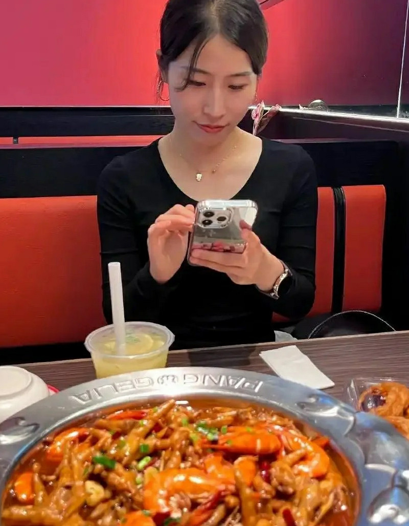 雄性激素分泌过旺，别老吃垃圾食品