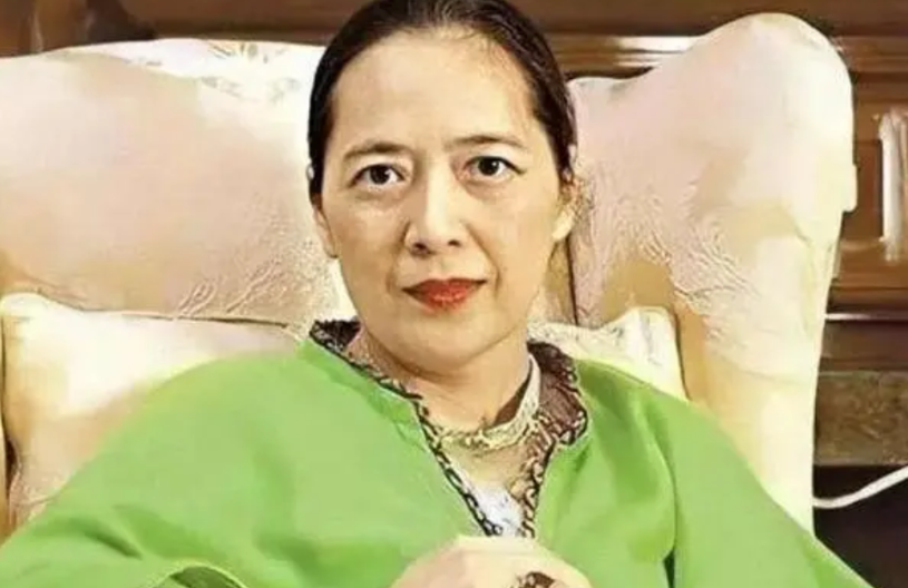 1992年，刘銮雄向宝咏琴提出了离婚，宝咏琴提了三个条件：“第一，给我买一部私人
