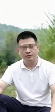 目前看到的最清晰的唐先生的照片。耳朵鼻子不错，可以看出事业运不错，但是下庭很弱…