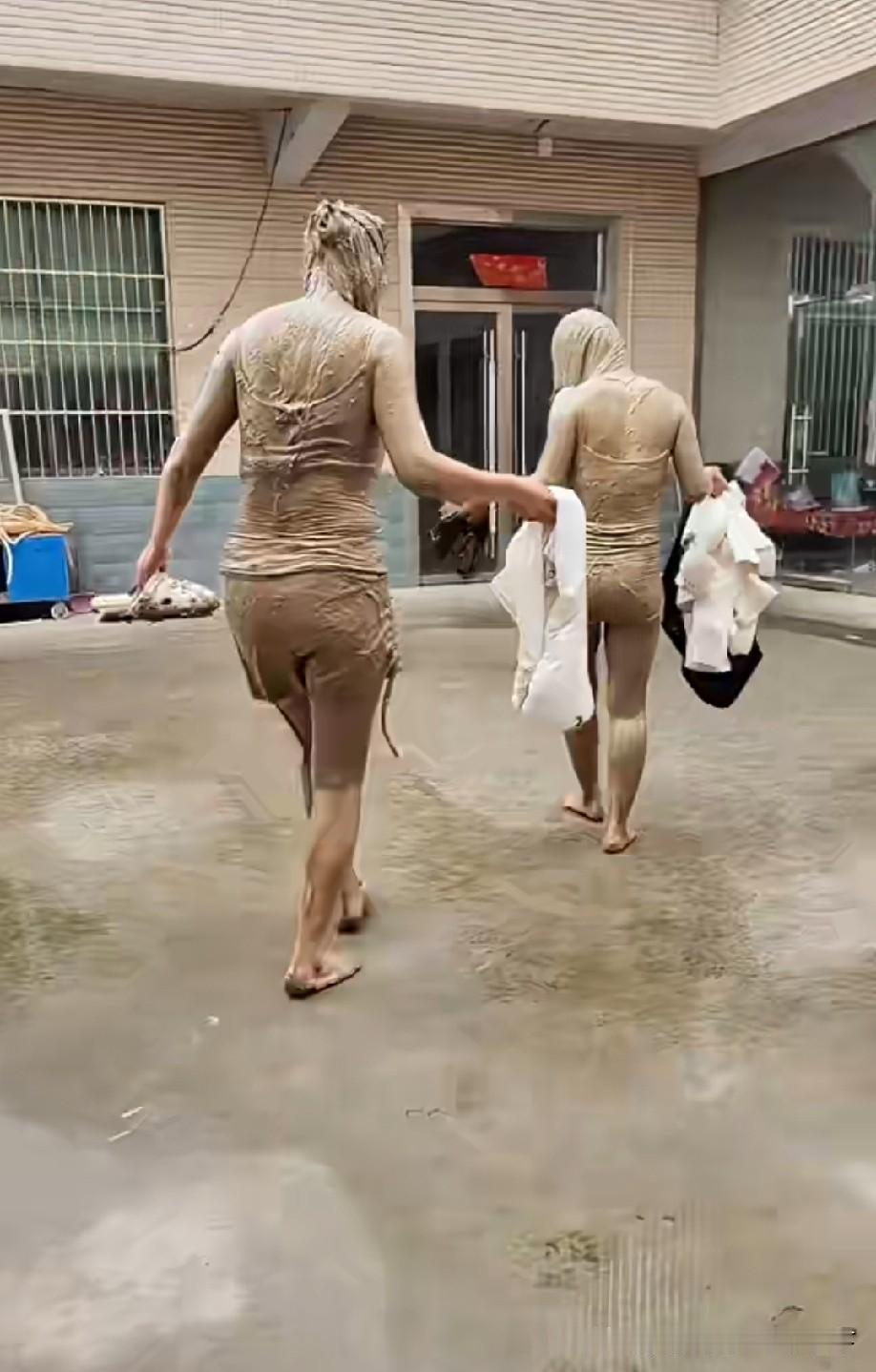 为了点流量，啥事儿都能干得出来。尤其是女人这样合适吗？