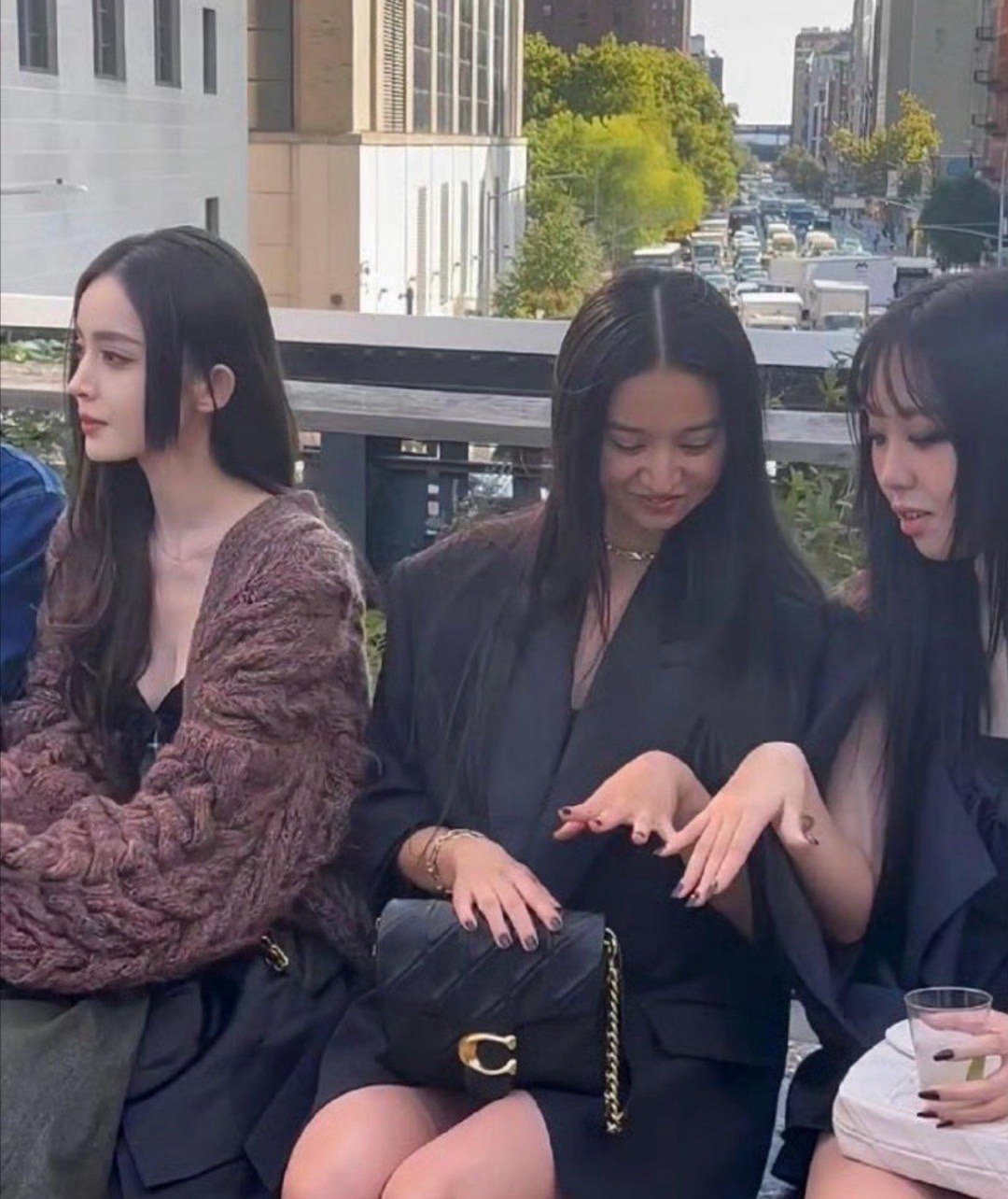 脸的大小在美貌面前一文不值