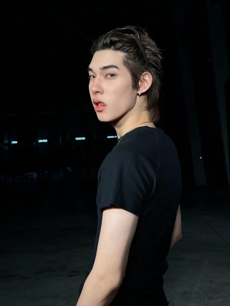 就爱看点装b男