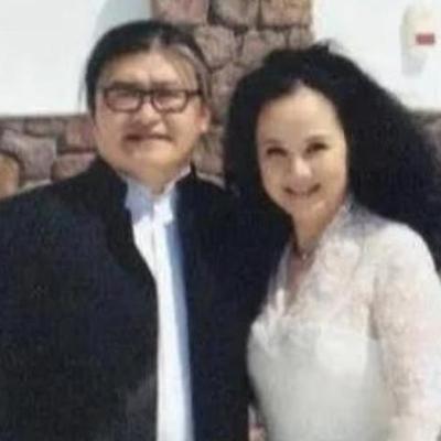1987年，刘欢对主持人卢璐一见钟情，认识9天便决定结婚。岂料去登记时，工作人员