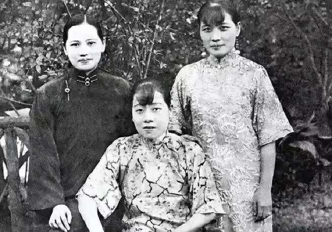 1949年，蒋介石下野前动了杀心，密令对宋庆龄下手。孙科得知后连夜踹开特务据点大