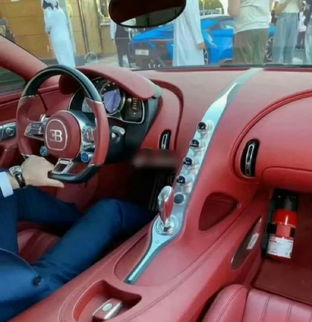 售价几千万的车中控为什么不装个屏幕啊？