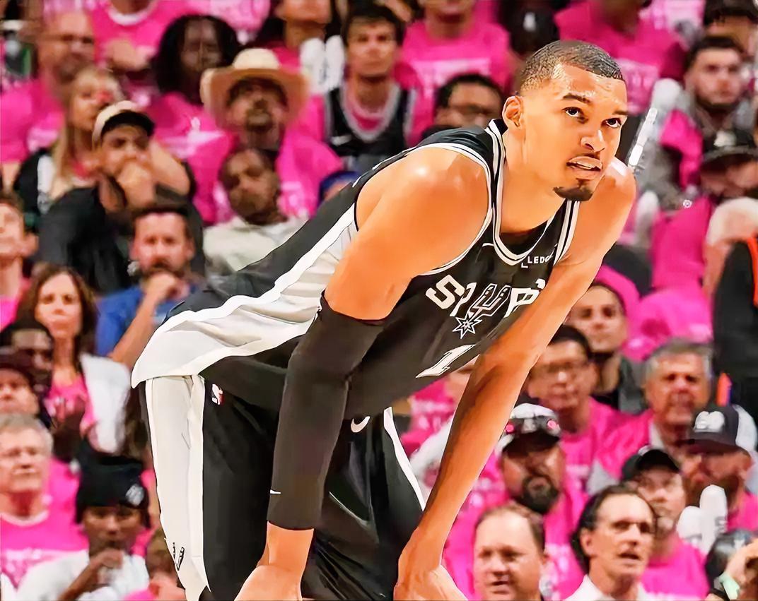 总冠军有变！！！在今日的NBA总决赛第四场，马刺客场挑战尼克斯，目前半节战罢，