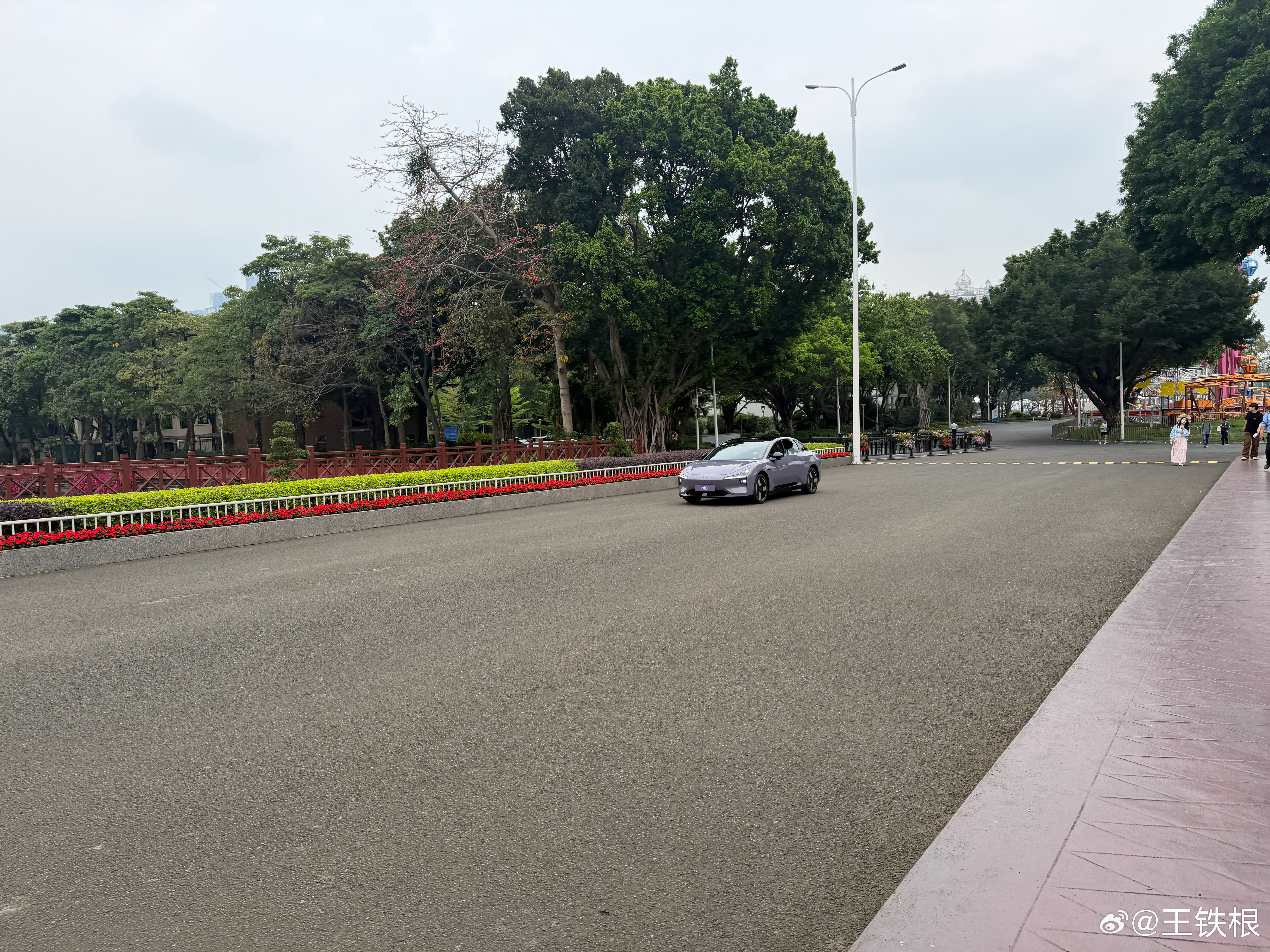 我说小鹏monam03很漂亮，有些人持反对意见。今天偶然遇到一个场景，大家再看