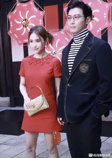 何超莲身材矮窦骁会看上吗<br />何超莲身材矮小，是窦骁历任女友里身...