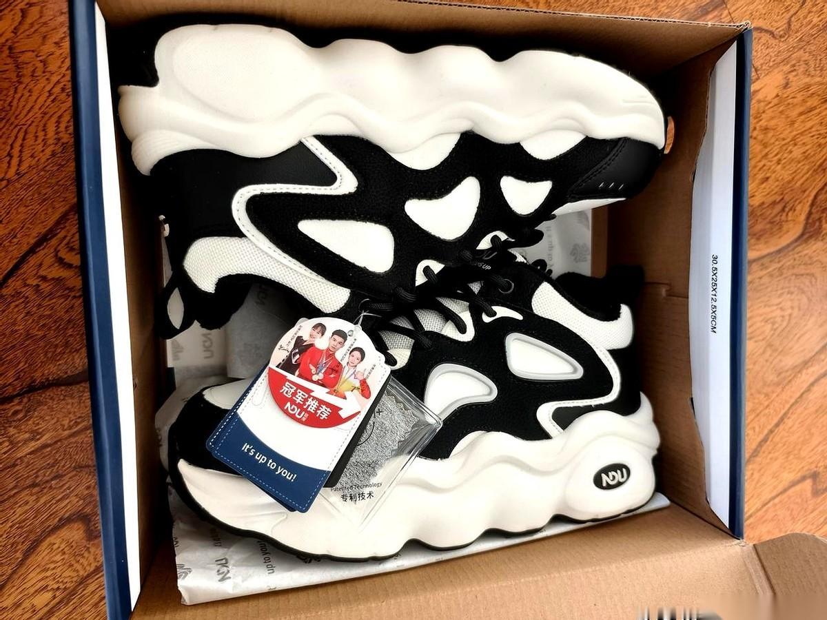 “你看到的是啥牌子，就是啥牌子。”店员就这么面无表情地看着我，一句话把我后面的