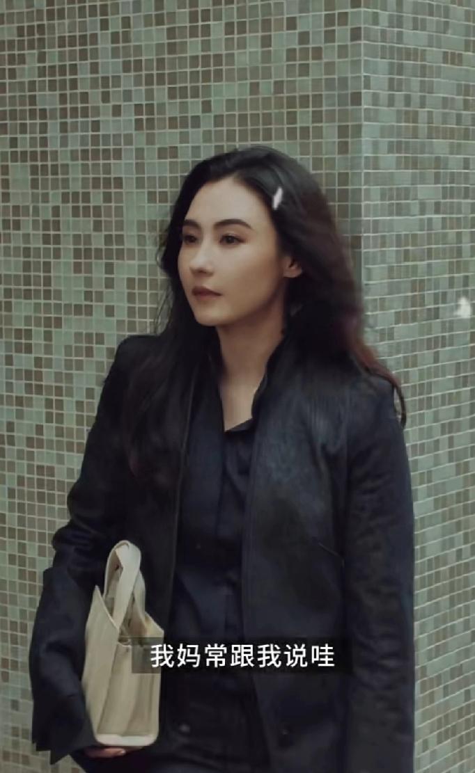 张柏芝在《一路繁花2》里分享的原生家庭故事太让人感慨。她首次公开爷爷奶奶是聋哑人