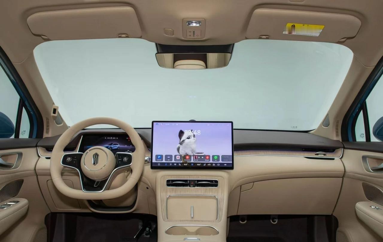 最便宜的华为座舱，都开得起？优点突出华为座舱与性价比：1.全系标配华为鸿