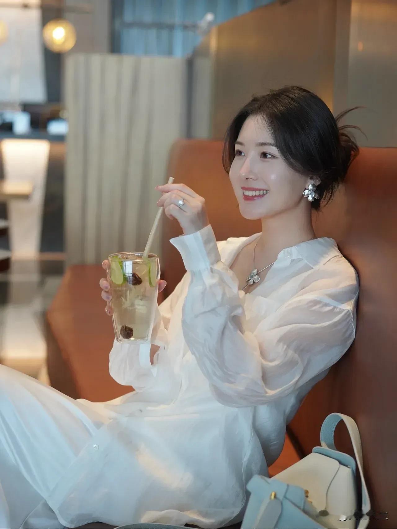 好茶也经不起久泡往事经不住细品人与人之间恰到好处的浓度就好~人世间总有