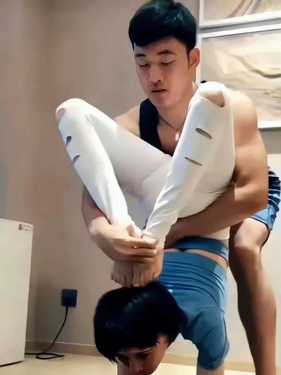 王子文这样的私教好尴尬，估计只有未婚的女生才敢招这样的男私教吧。