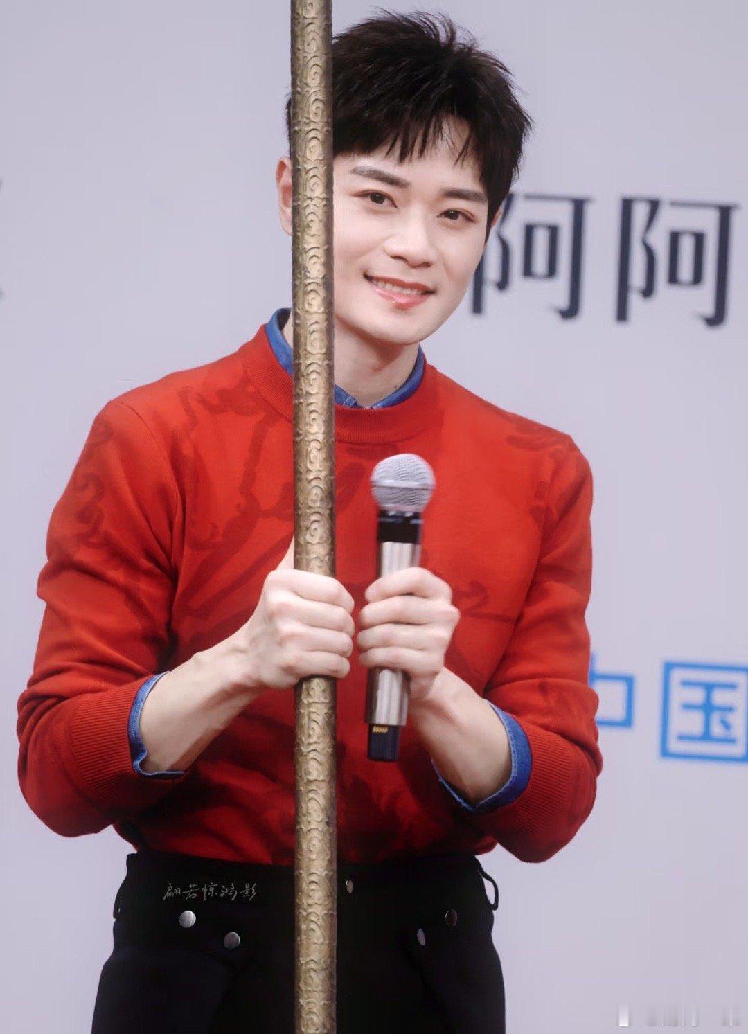 大家为了出彩也是很拼了啊。