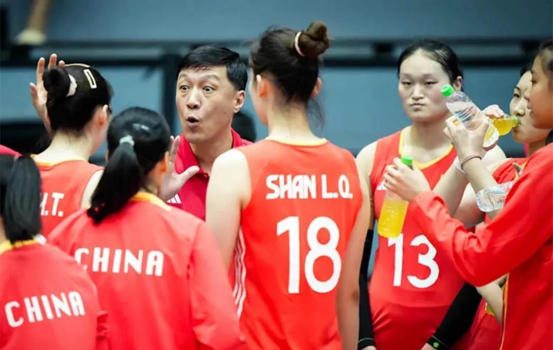 U21中国女排0：3不敌意大利队，止步八强。这次中国女排是以全胜、小组第一打进