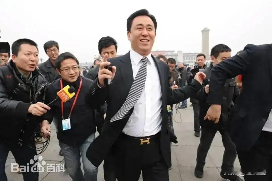 许家印和杨卓舒，谁的套路更深？一个是曾登顶中国首富的地产巨头，一个是连续多年