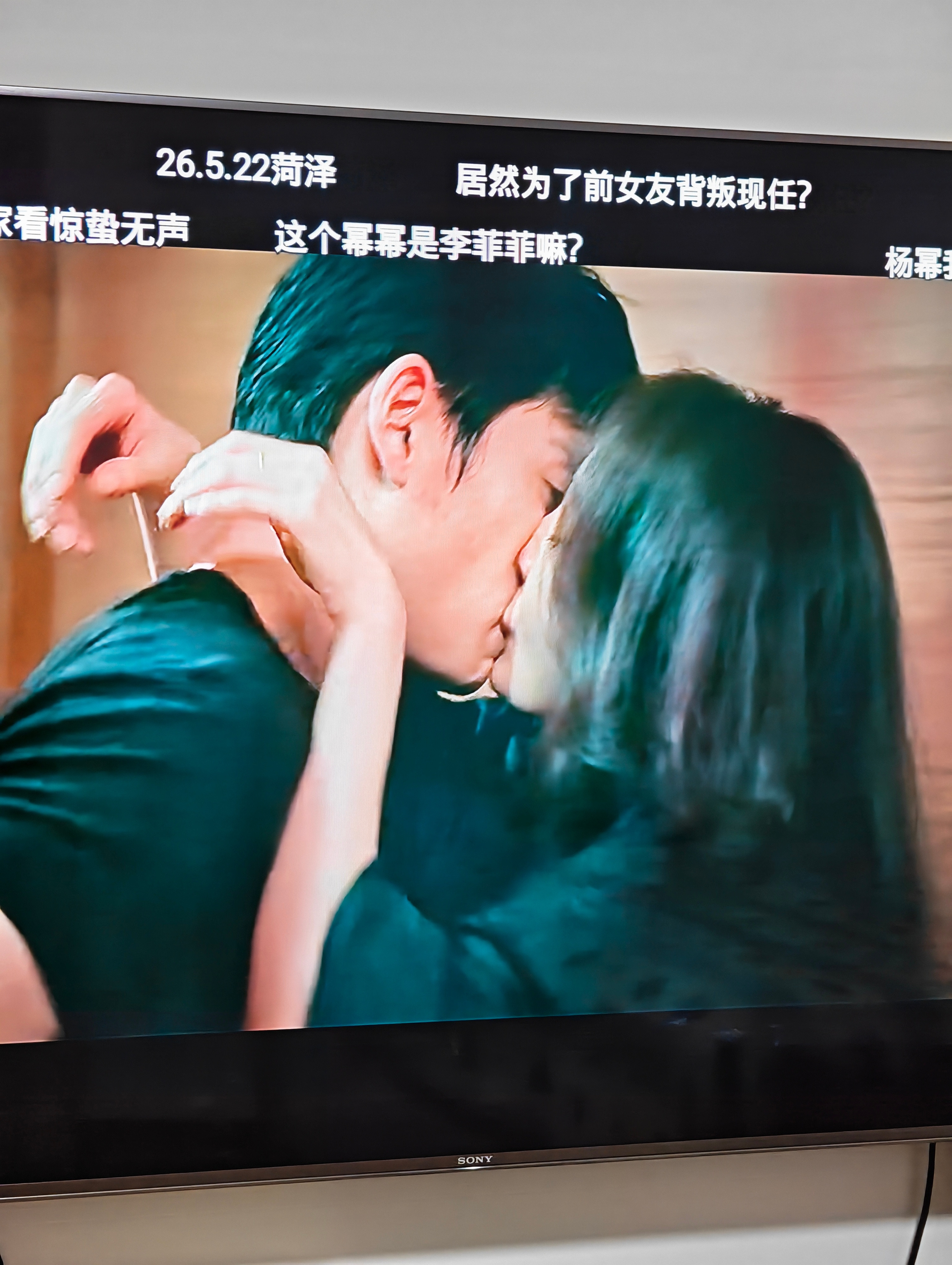 在腾讯视频刷完《惊蛰无声》，只想说四个字：一言难尽。首先，BGM全程出戏，歌词简