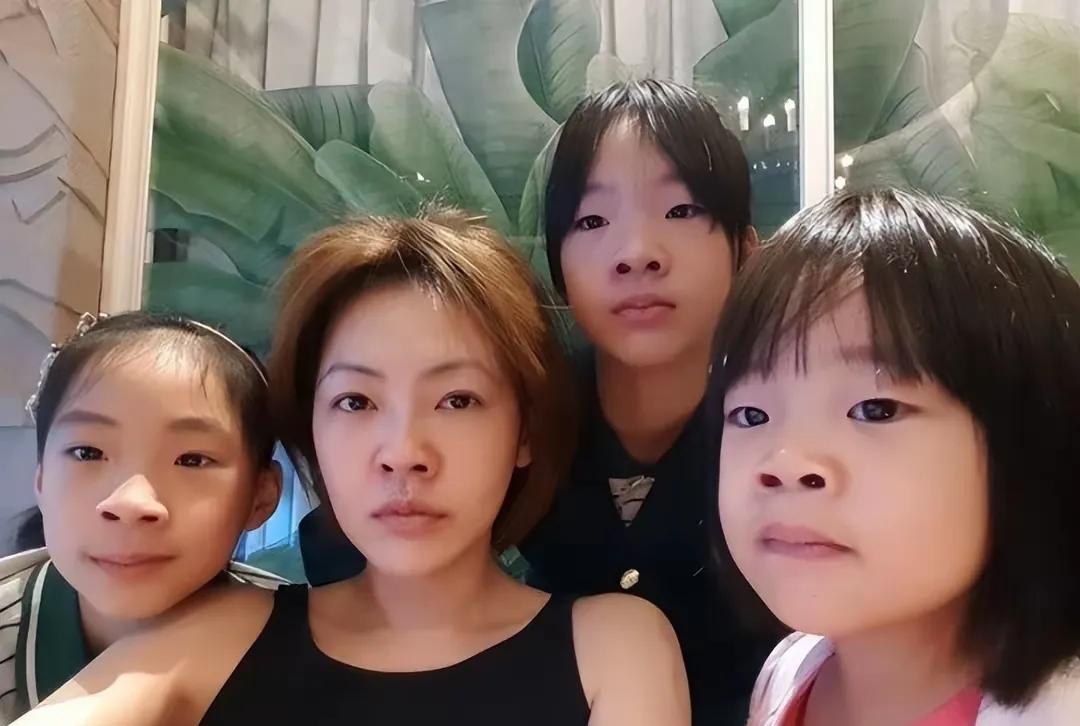 小S二女儿整容了？这两天，小S女儿lily开画展引发行业震动，除了她的画之外，