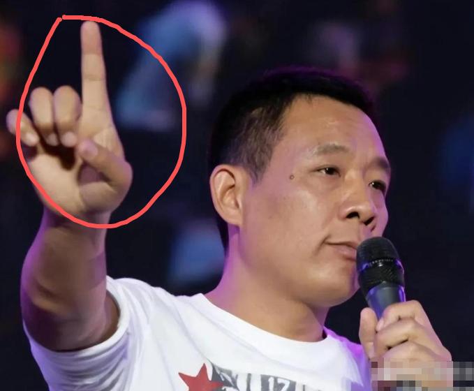 于东来翻车只是时间问题！人一飘，就忘了自己几斤几两了？过去大家力挺胖东来，是