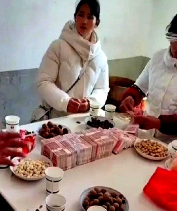 江西九江，有一对情侣即将结婚，两家人在商量婚事的时候，女方父母向男方家索要38.