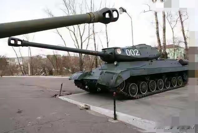 苏联军事工业在上世纪七十年代后期开发的斯大林-4重型坦克的累计（1947-194