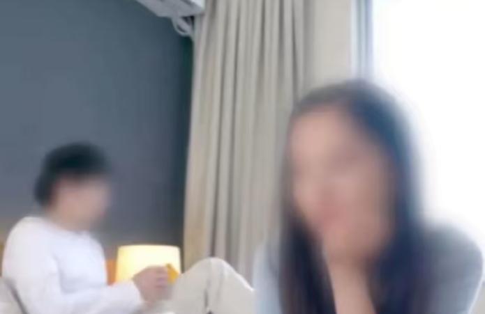 北京，一对小情侣陷入热恋，同居后每天都要缠绵一番，急着折腾的时候也不采取防护措施
