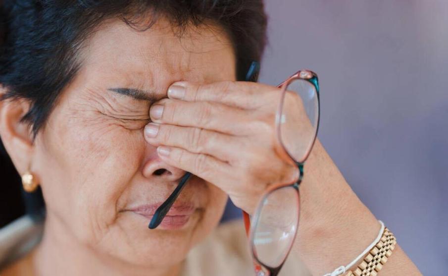 白内障手术顺利完成，只是视力恢复的起点。不少朋友术后看到视力变清晰，就觉得可以回
