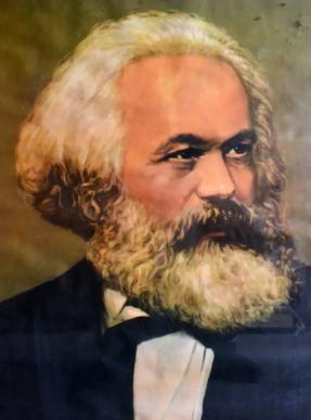 马克思作为犹太人，他是这样评价自己的民族的，他说：“犹太人的世俗道德观就是自私自