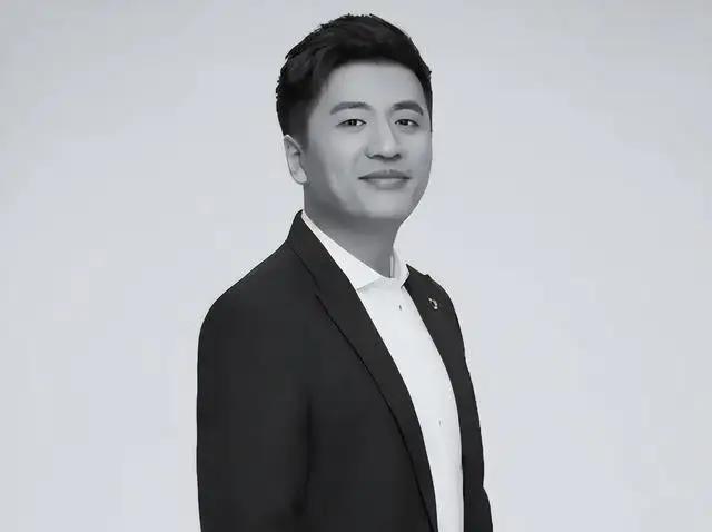 教育行业有这么累人吗？张雪峰的接班人武亮，也不堪重负进医院手术了，好在他也只是个