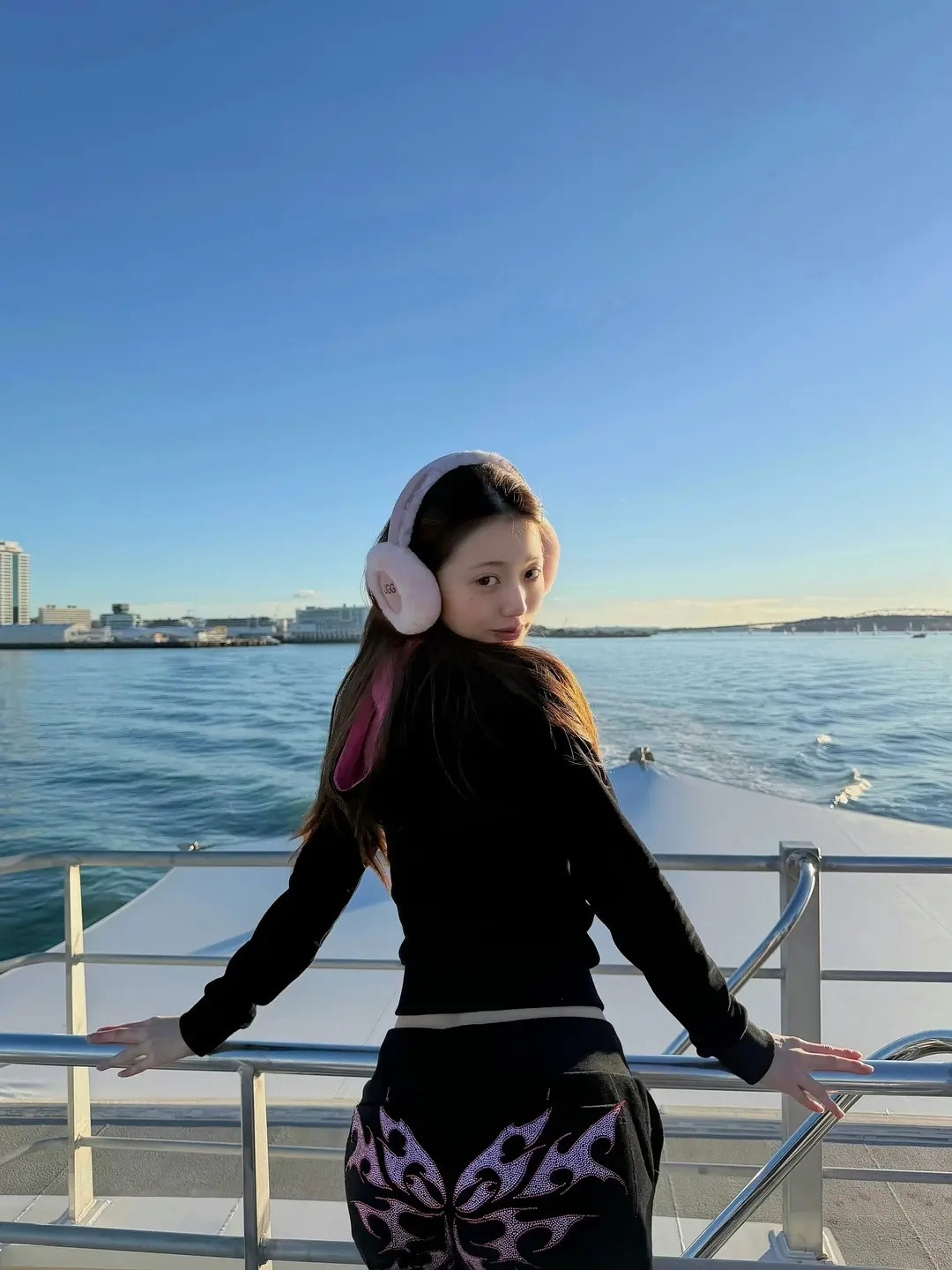 这裤子没什么只是看起来很好笑，像一股屁泄出。