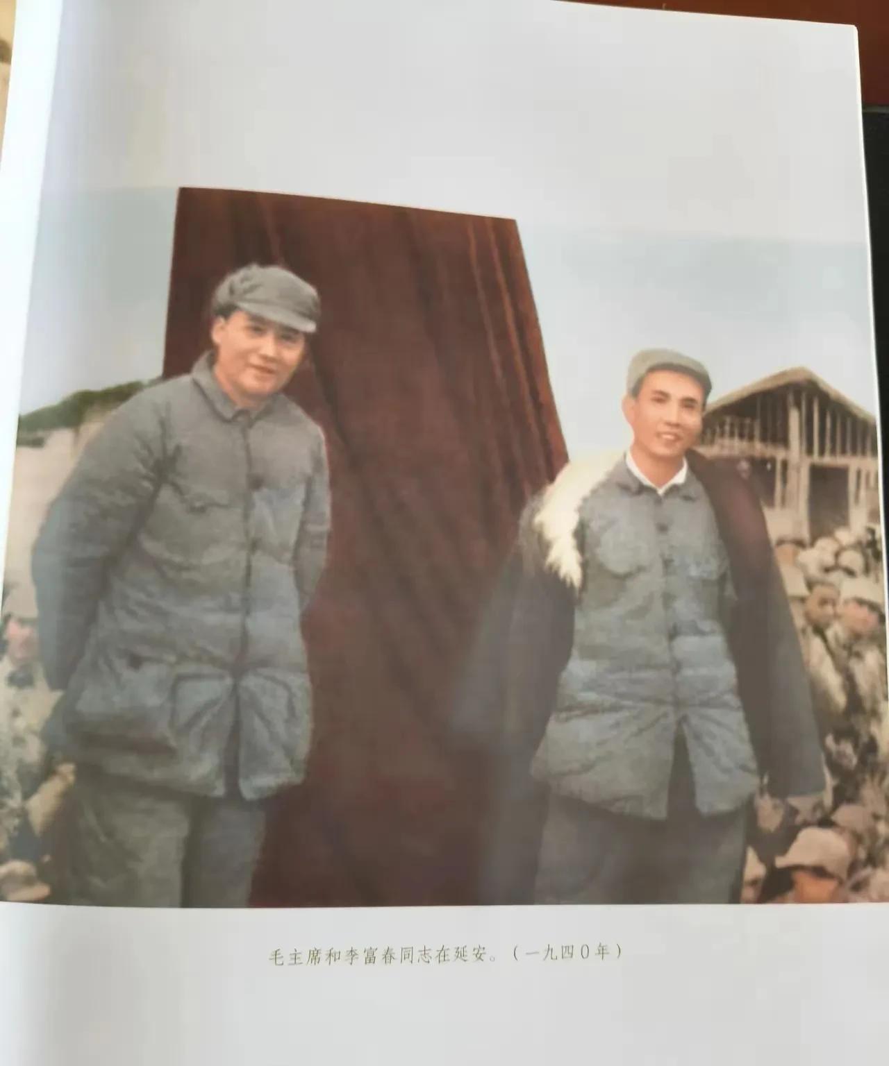 1940年啊，毛主席和李富春在延安那可是干大事的。那时候延安条件挺艰苦的，但他俩