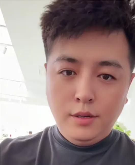 主播们今天中午开始卖景德镇陶瓷！每个人的直播间流量都不低，居然有人说：小熊