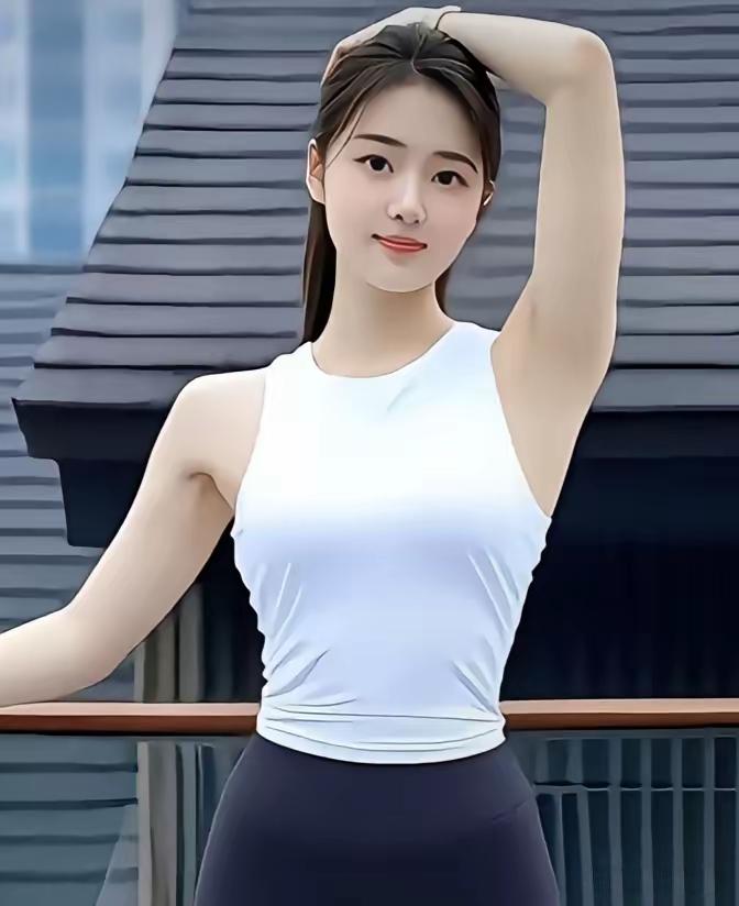 夏日运动少女，活力满满的一天！🌞💪