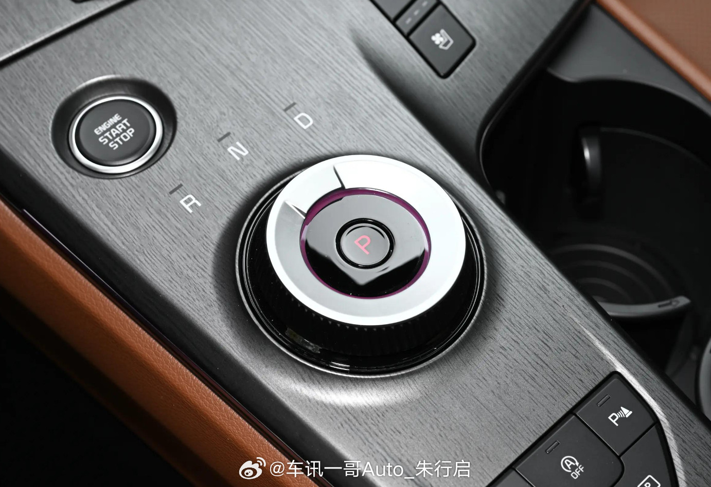 起亚新款狮铂拓界正式上市，共推出7款车型，官方指导价15.49万-21.79万元