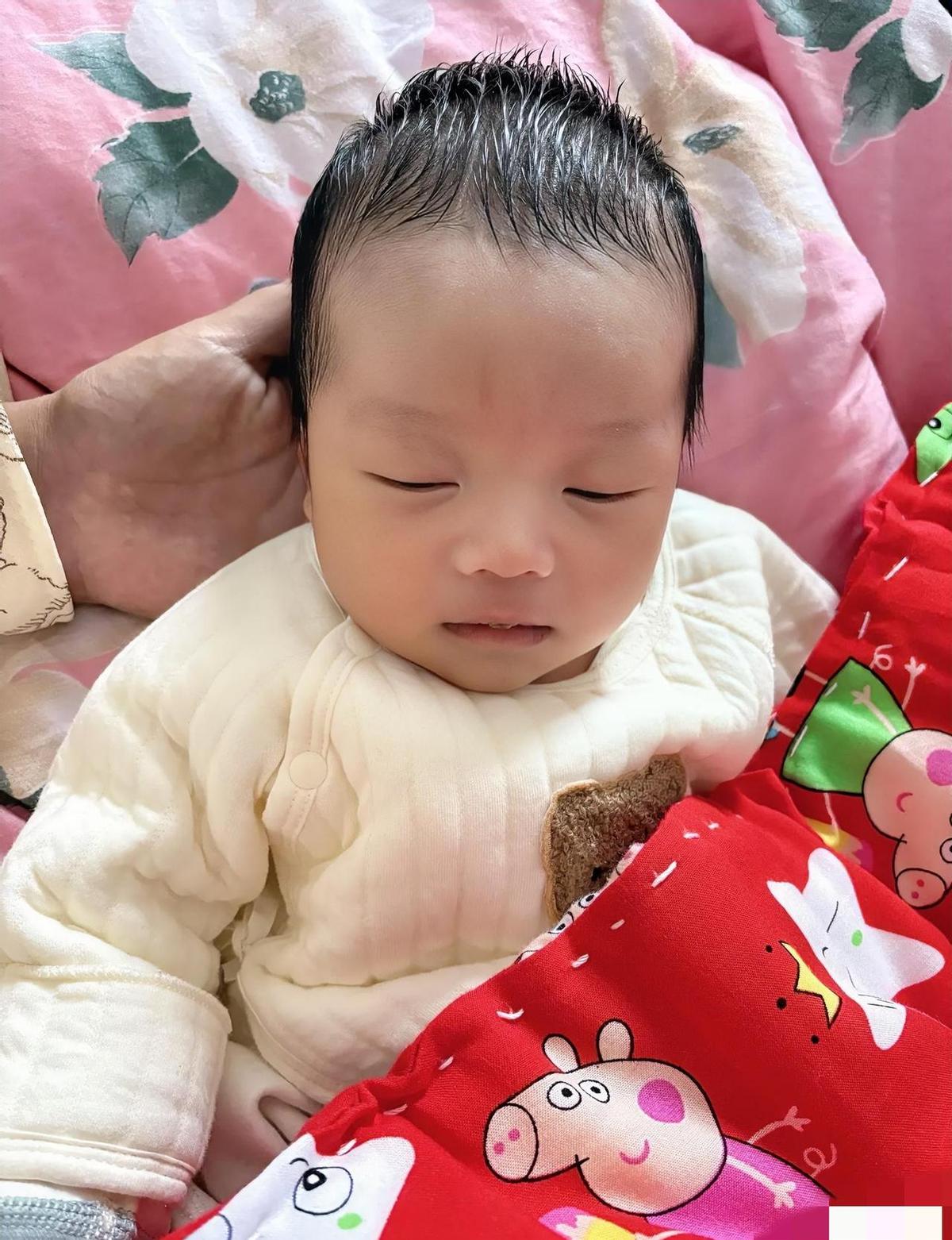 谁说剖腹产就是“睡一觉把孩子生了”？手术是不倒一小时，可麻药劲儿一过，护士那双