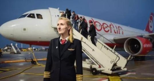 一位德国空姐说，“希望我们的航班不要去中国，不然我就辞职。”机长疑惑的问她，“你