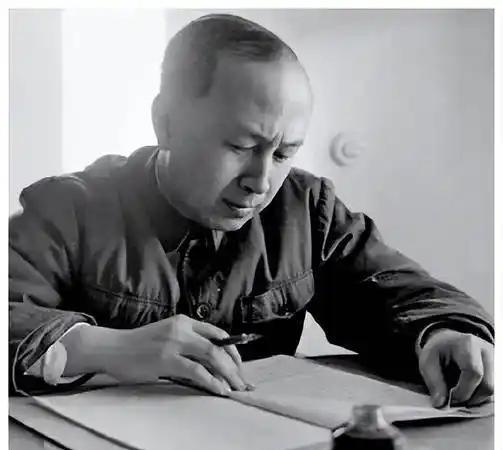 钱学森有多厉害？当年我国电子陀螺仪研究团队，对着技术难题苦思冥想一年多，图纸画了