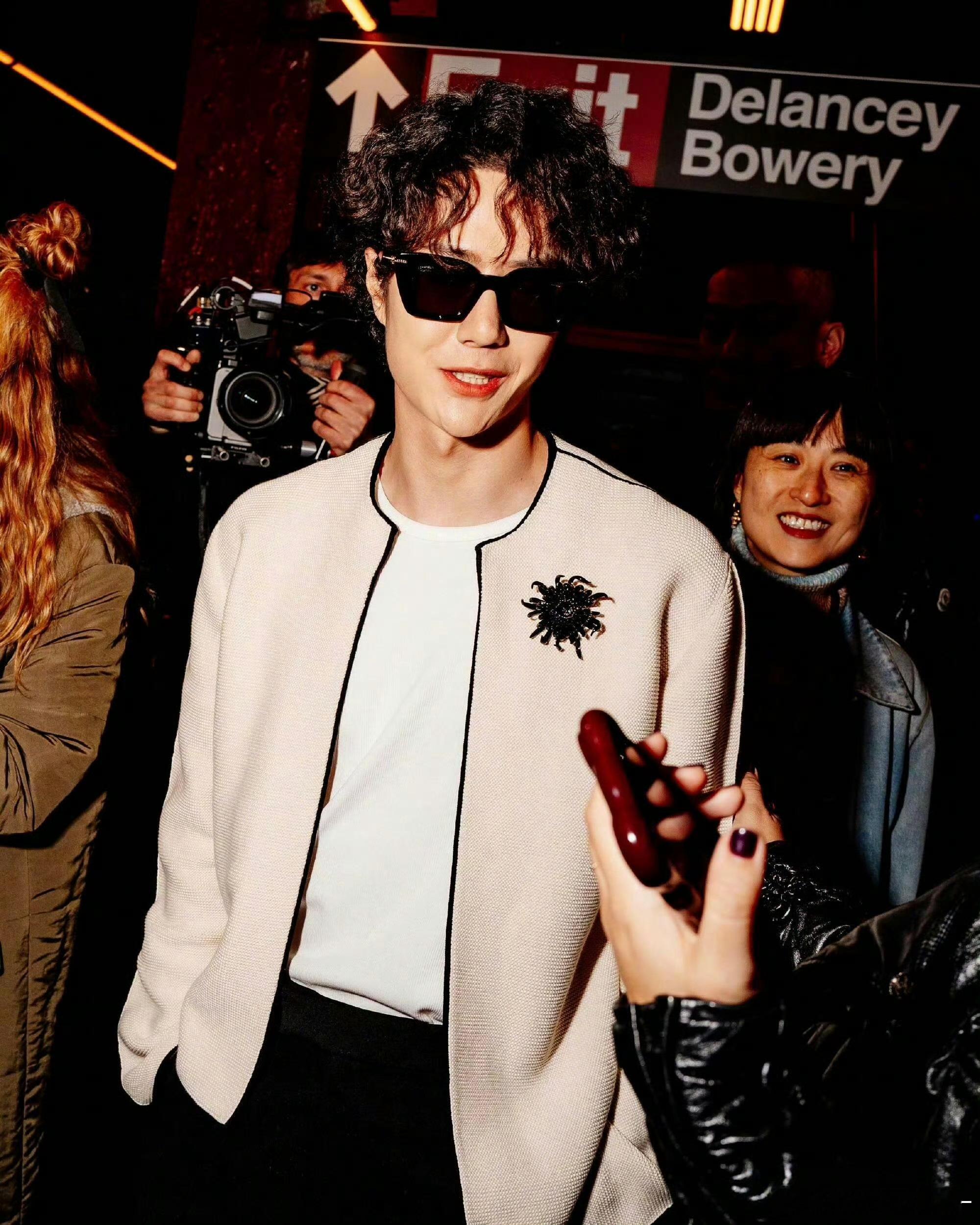 卧槽。。。。王一博神图有了啊啊啊啊啊香奈儿大秀王一博追星运